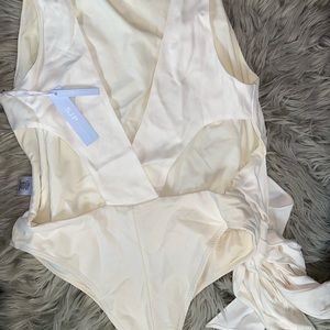 Sarah Jessica Parker Off white body suit